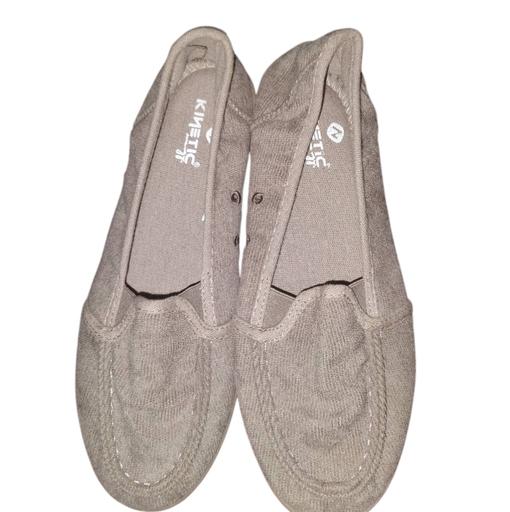 Kinetic Women's Tan Loafers